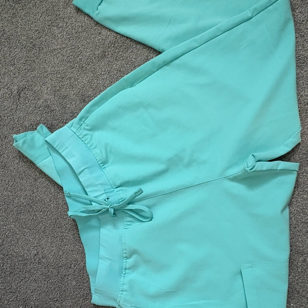Mandala Scrub Set Mint Colored‎ Small Top Medium Bottoms - Picture 4 of 5